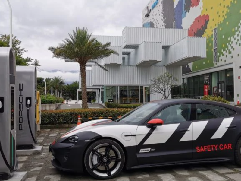 電動車納入徵稅 ! 立院三讀「公路使用養護安全管理費」非燃料車的費率 財政部另行訂定